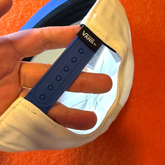 Vans off the Wall Vans Design Co. white blue and red cap hat NWT - Picture 5 of 7